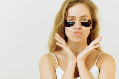 Fighting Signs of Aging: Nutriskin's Latest LED Mask vs. Wrinkles